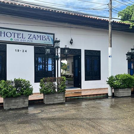 Hotel Zamba Хирардот Екстериор снимка