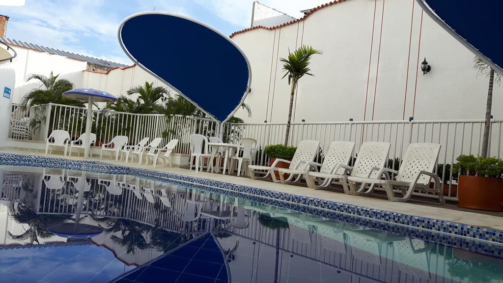 Hotel Zamba Хирардот Екстериор снимка