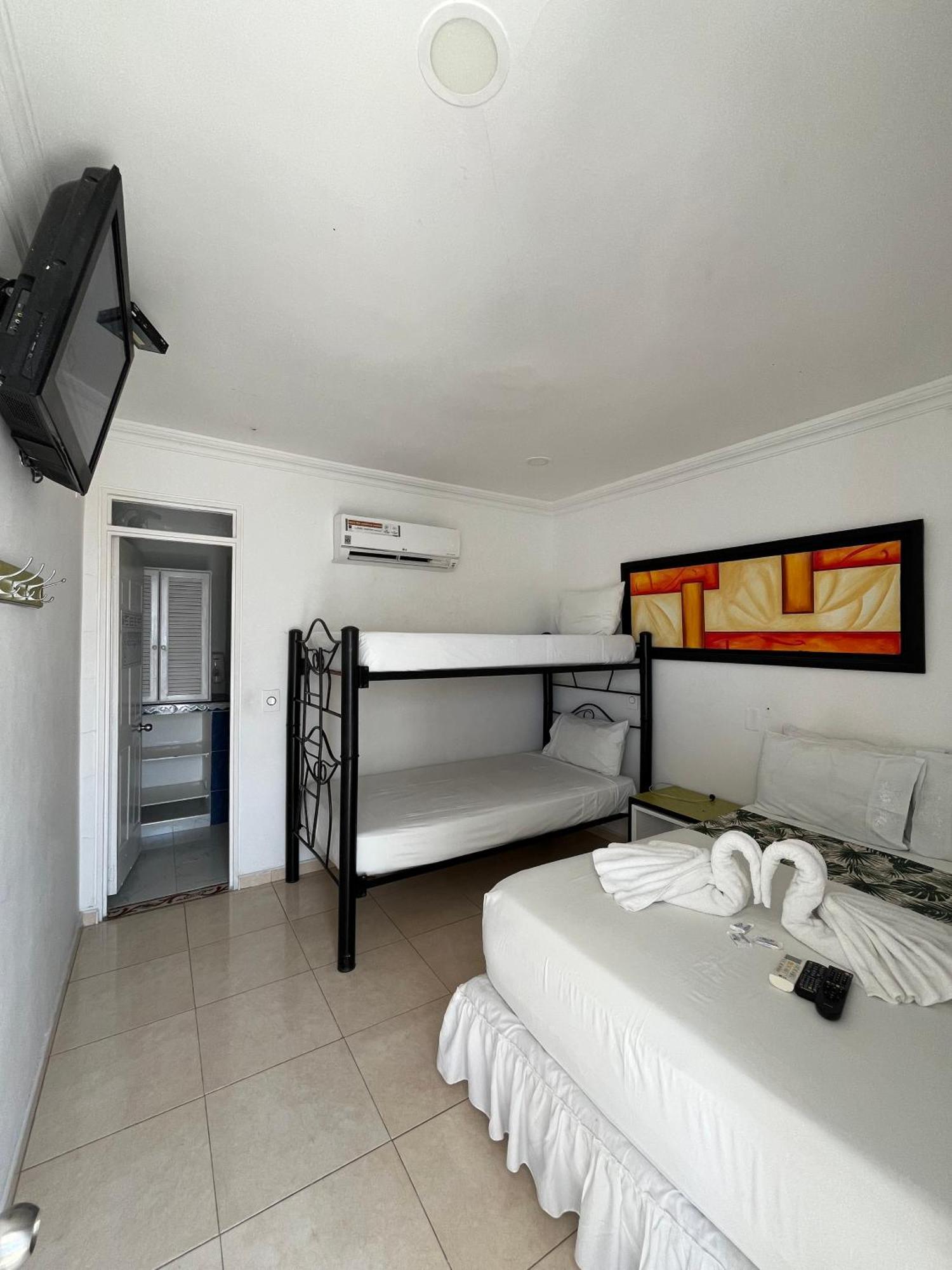 Hotel Zamba Хирардот Екстериор снимка