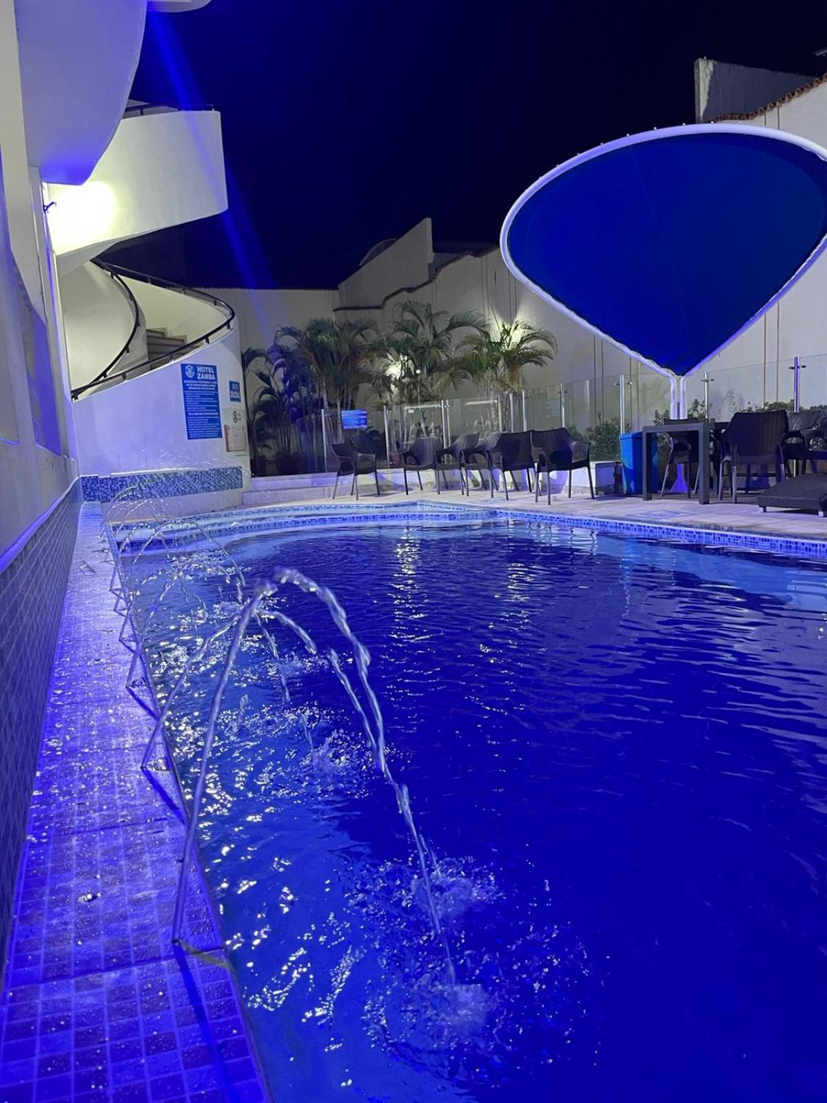 Hotel Zamba Хирардот Екстериор снимка