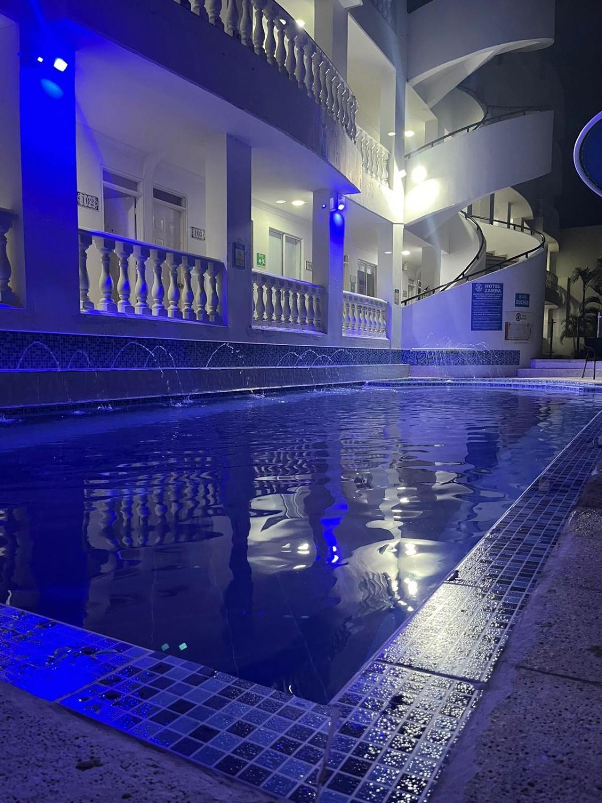 Hotel Zamba Хирардот Екстериор снимка