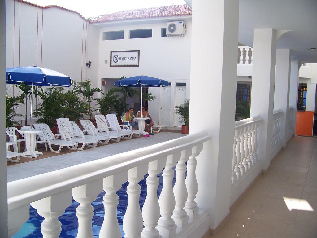 Hotel Zamba Хирардот Екстериор снимка