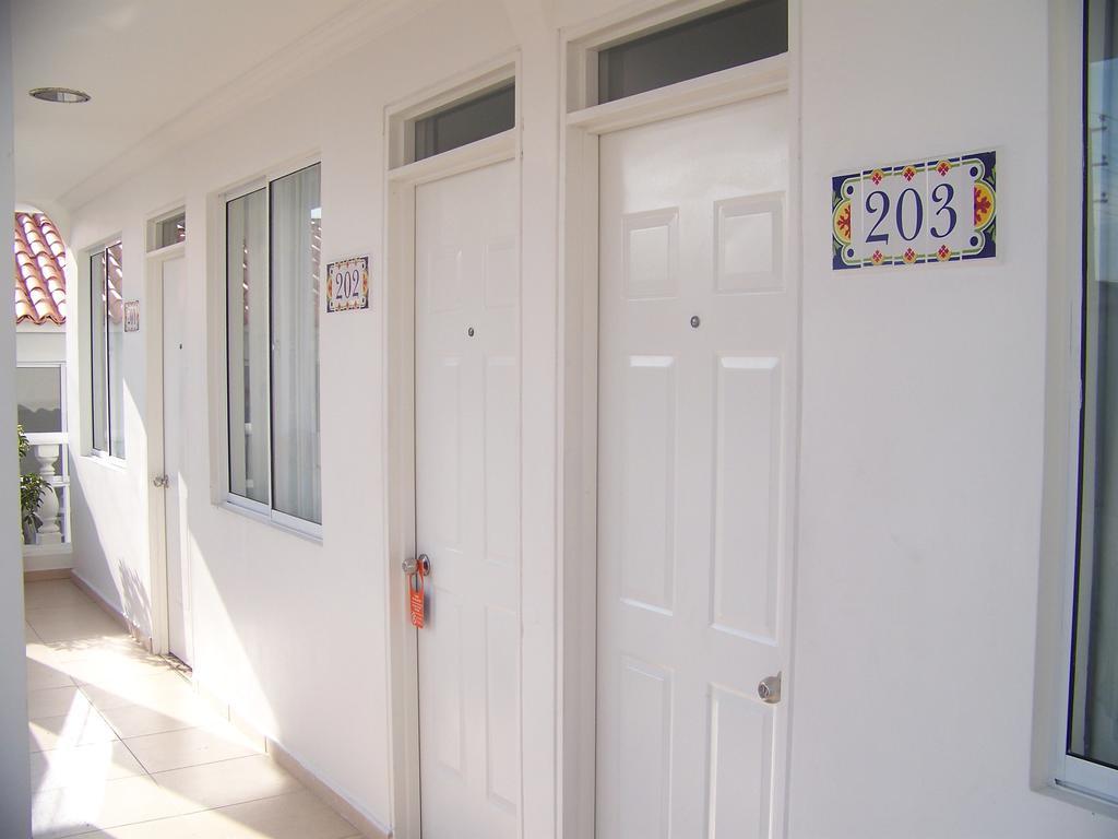 Hotel Zamba Хирардот Екстериор снимка