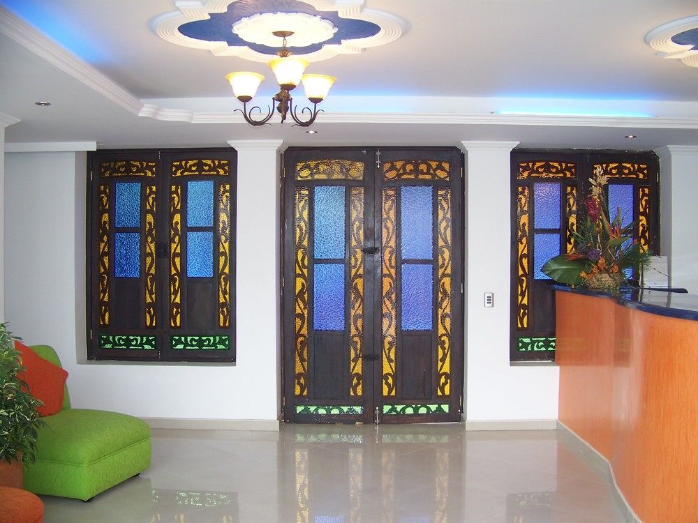 Hotel Zamba Хирардот Екстериор снимка