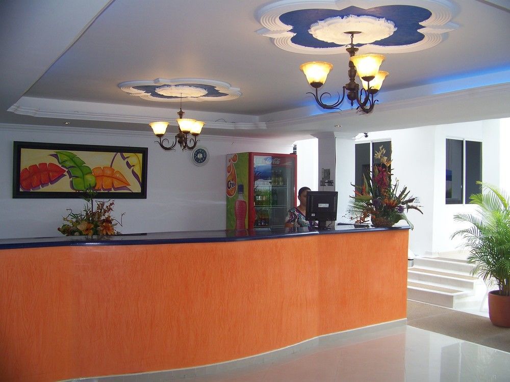 Hotel Zamba Хирардот Екстериор снимка