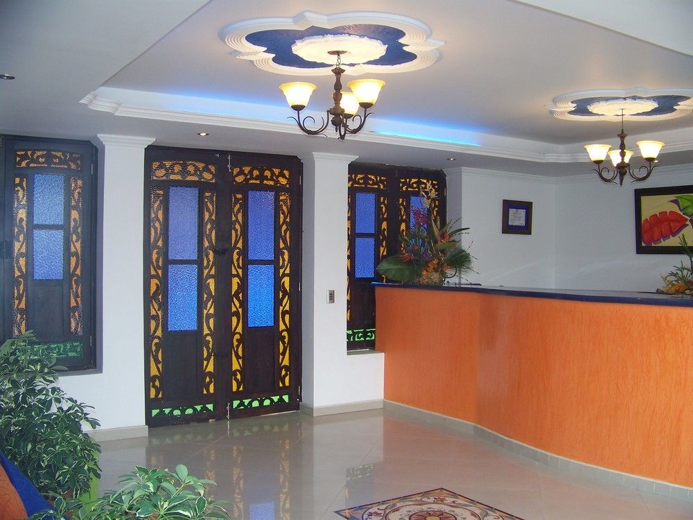 Hotel Zamba Хирардот Екстериор снимка