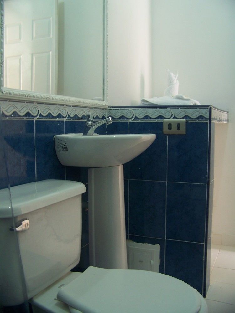 Hotel Zamba Хирардот Екстериор снимка