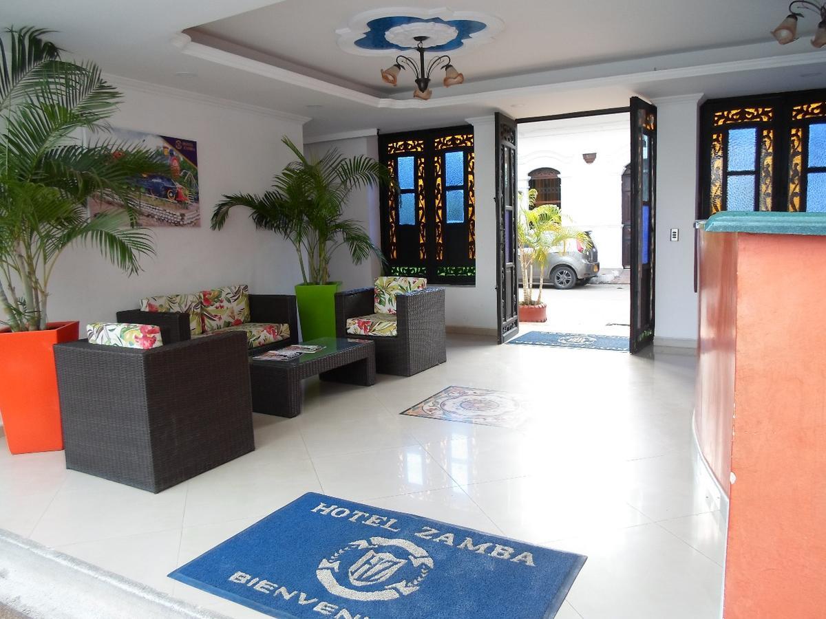 Hotel Zamba Хирардот Екстериор снимка