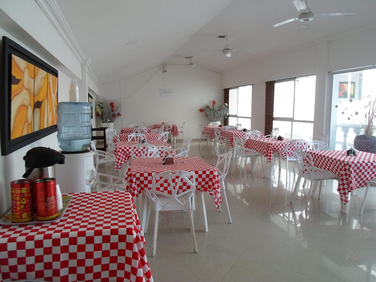 Hotel Zamba Хирардот Екстериор снимка